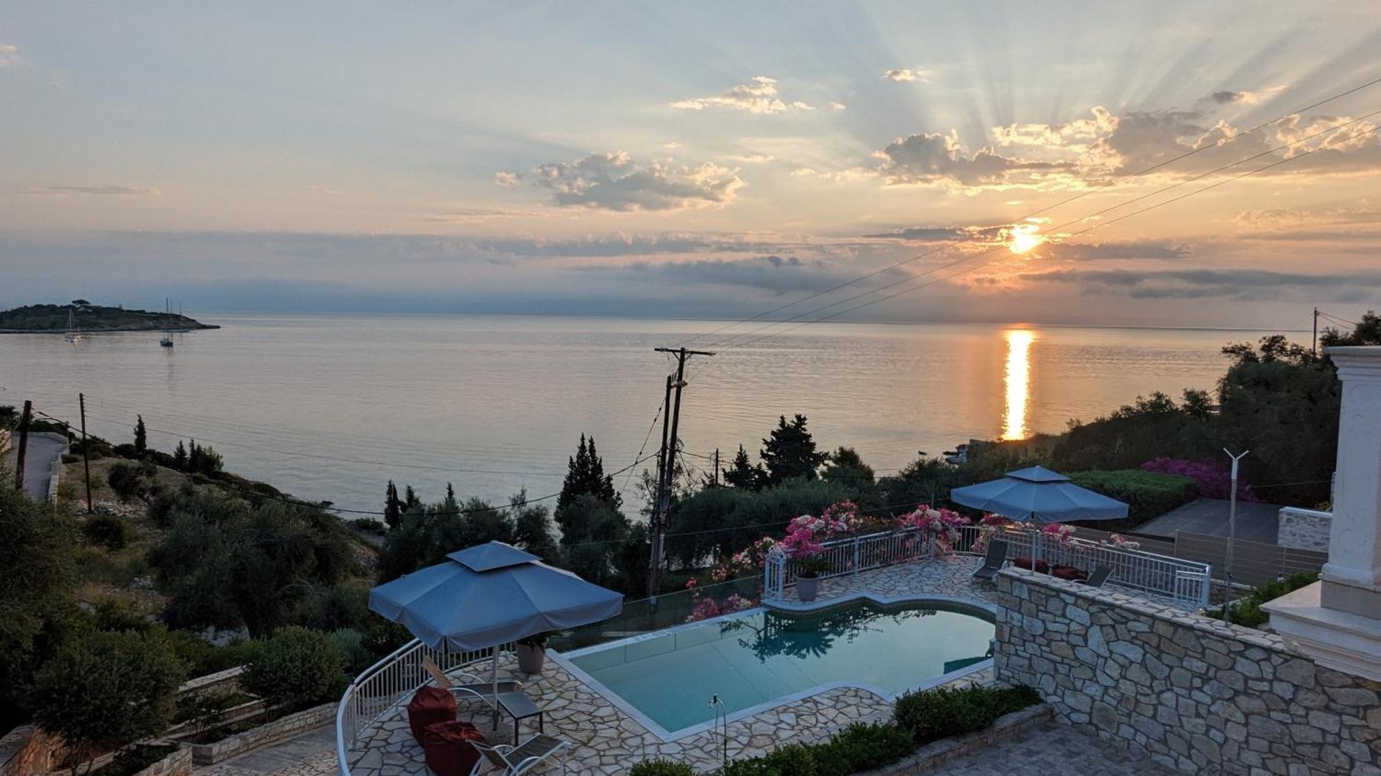 Villa Avgerini Paxos Gaios Ruang foto