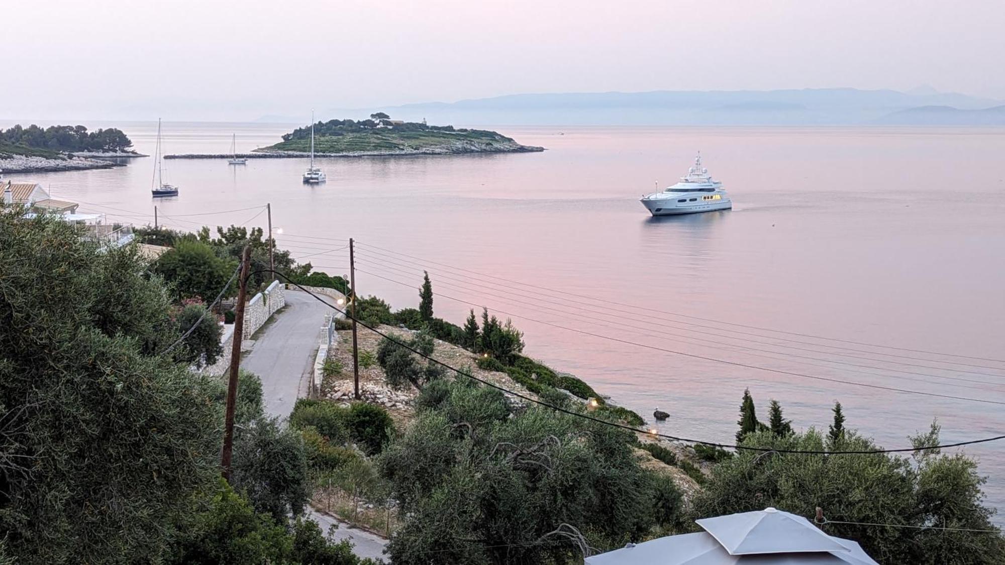 Villa Avgerini Paxos Gaios Ruang foto